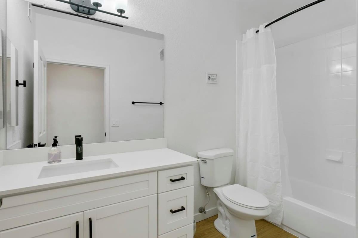 Cozysuites Glendale By The Stadium With Pool 02 エクステリア 写真