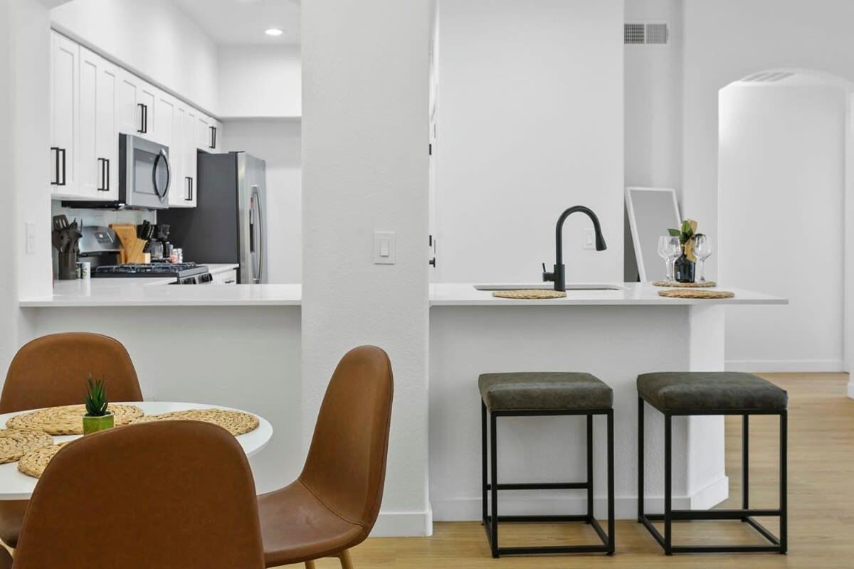 Cozysuites Glendale By The Stadium With Pool 02 エクステリア 写真