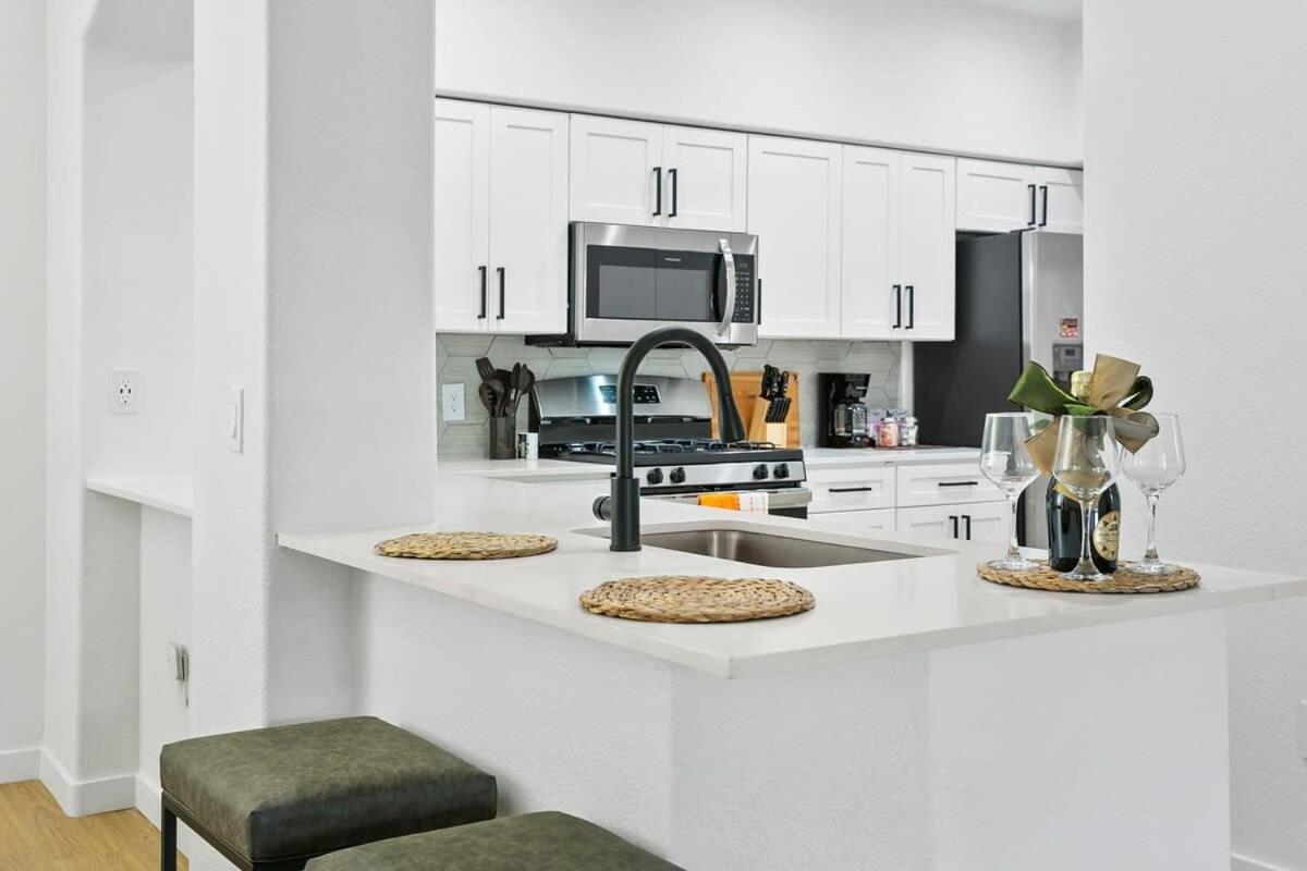 Cozysuites Glendale By The Stadium With Pool 02 エクステリア 写真