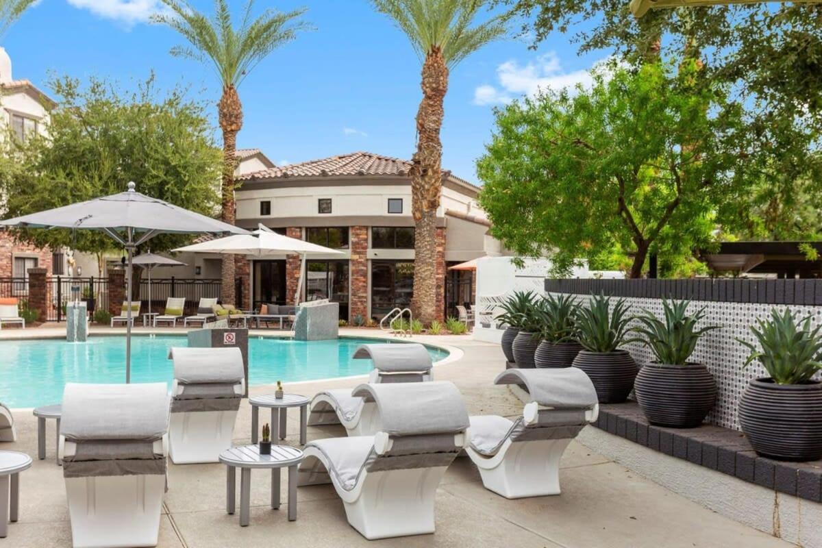 Cozysuites Glendale By The Stadium With Pool 02 エクステリア 写真